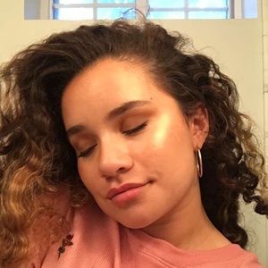 Meet your Posher, Saylor